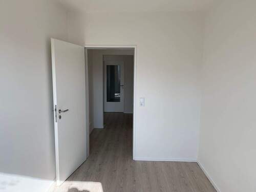 Helles saniertes Zimmer - 