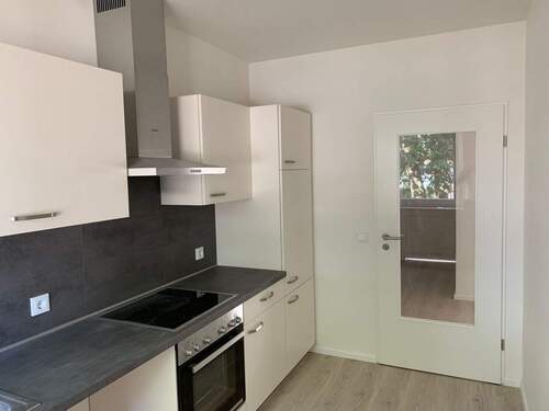 Moderne Küche mit Geräten - 3 Zimmer Etagenwohnung zur Miete in Winsen (Luhe)