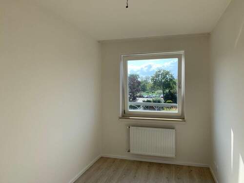 Helles Zimmer mit Fenster - 