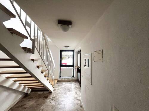 Blick zum Haupteingang - 