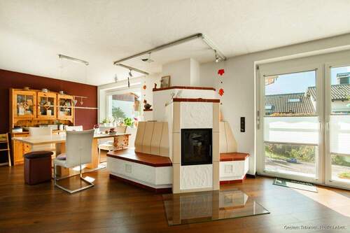 Wohnzimmer mit Essbereich - 7 Zimmer Reihenendhaus in Titisee-Neustadt