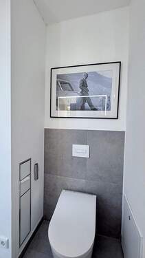 Modernes WC im Obergeschoss - 