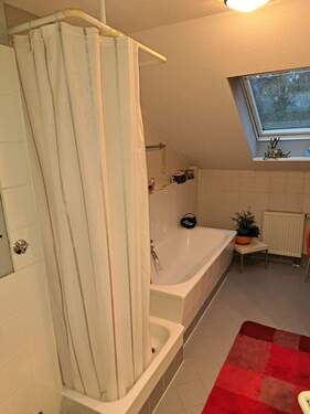 Wannenbad.jpg - Mehrfamilienhaus, Wohnhaus mit 151,00 m&sup2; in Hoppegarten zum Kaufen