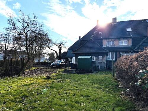 Rückansicht mit Garten - 