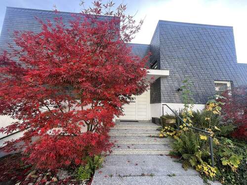 Repräsentative Vorderansicht - 8 Zimmer Einfamilienhaus in Bensheim