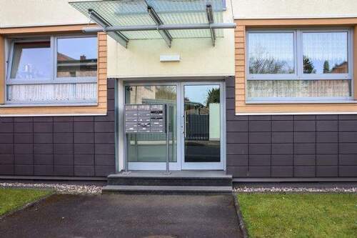 Hauseingang - Etagenwohnung mit 56,00 m&sup2; in Langenfeld (Rheinland) zur Miete