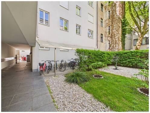 Innenhof mit Fahrradstellplätzen - 