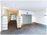 Eingangsbereich mit Autoaufzug - 4 Zimmer Büro in München