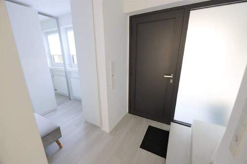 Eingang/Garderobe - 6 Zimmer Einfamilienhaus in Lage