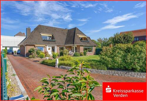 Zufahrt zum Haus, Garten und Eingang - Wunderbares Haus mit vielen Möglichkeiten in ruhiger Sackgasse!