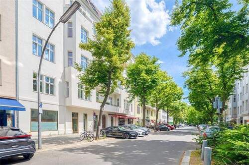 Hausansicht und Blick zum Savi - 3 Zimmer Etagenwohnung zum Kaufen in Berlin