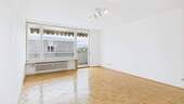 Wohnzimmer - zweite Perspektive - 3 Zimmer Etagenwohnung in München