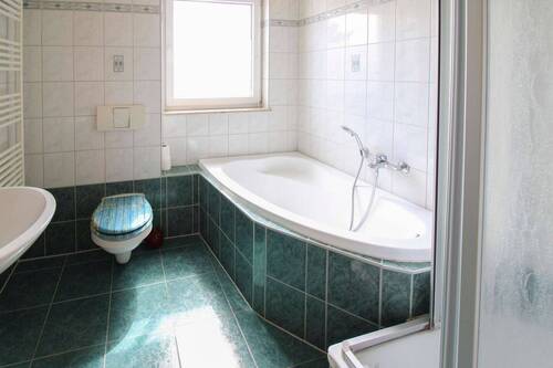 Wannen und Duschbad DG - 