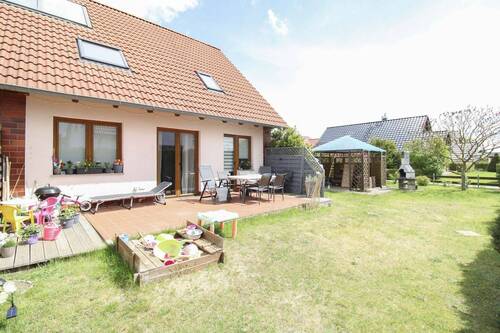 Außenansicht hinten + Terrasse - Auf der Insel Usedom zu Hause: -Doppelhaushälfte in guter Lage von Karlshagen