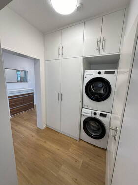 Waschmaschine, Trockner - Moderne Wohnung nach Kernsanierung EBK möbliert Stellplatz