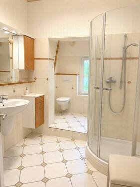 Hauptbad (Wanne rechts hinten) - 