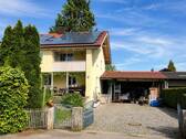 Hofansicht mit Garagen - 6 Zimmer Einfamilienhaus zum Kaufen in Bernau am Chiemsee