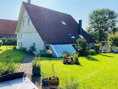 Gartenseite - 7 Zimmer Einfamilienhaus zum Kaufen in Horn-Bad Meinberg / Feldrom