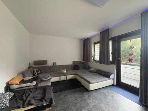 Gemütliches Wohnzimmer mit Kamin 2 - Reihenmittelhaus mit 130,00 m&sup2; in Birkenau / Nieder-Liebersbach zum Kaufen