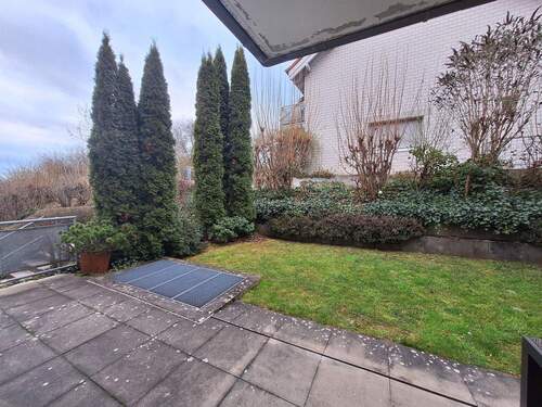 Terrasse mit Rasengrundstück - 