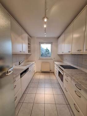 Küche mit EBK - Etagenwohnung mit 95,30 m&sup2; in Kaiserslautern zur Miete