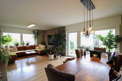 Wohnzimmer - 6 Zimmer Einfamilienhaus in Siegen