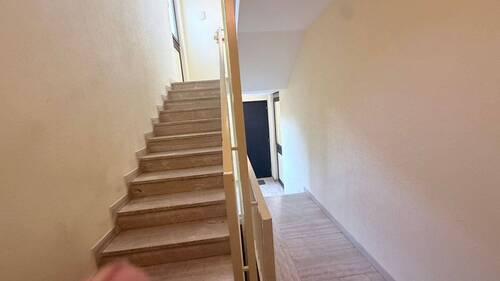 Treppenhaus - 3 Zimmer Etagenwohnung zum Kaufen in Schweinfurt