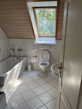 DG Bad mit Wanne und Dusche - 