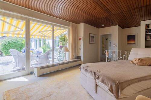 Schlafzimmer mit Zugang zur Terrasse - 
