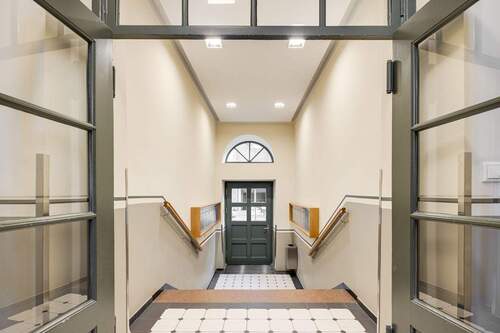 Hauseingang - Luxuriöse 4-12-Zimmer-Altbauwohnung mit Balkon im Herzen von Haidhausen