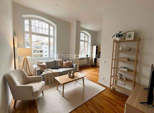 Wohnzimmer - (KI generiert) - 1 Zimmer Etagenwohnung zum Kaufen in Hamburg