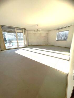 Wohnzimmer - 4 Zimmer Etagenwohnung zum Kaufen in Dortmund