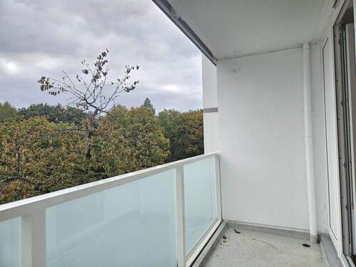 Balkon - Etagenwohnung mit 74,40 m&sup2; in München zur Miete
