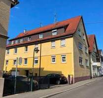 Helle, renovierte 2,5 Zimmer Dachgeschoss-Wohnung (66 m²) in zentraler Lage Fellbach