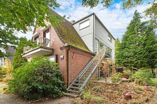 Gepflegte Zweifamilienhausvilla mit modernem Anbau - Gepflegtes Zweifamilienhaus mit Gartenidylle - Wohnen in ruhiger Lage von Wellingsbüttel