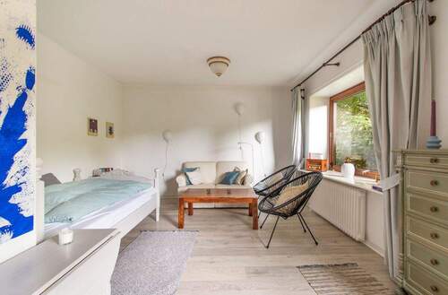 Gemütliches Schlafzimmer im Erdgeschoss - Mehrfamilienhaus, Wohnhaus mit 210,00 m&sup2; in Hamburg zum Kaufen