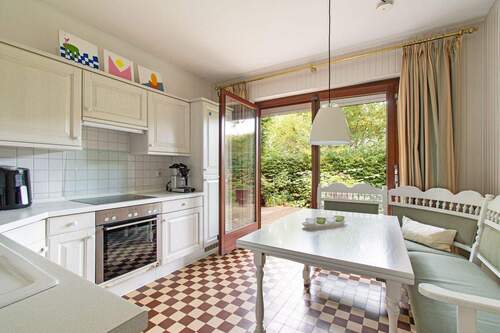 Geräumige Wohnküche mit Ausgang auf die Terrasse - 