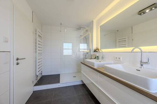 Modernisiertes Badezimmer - 