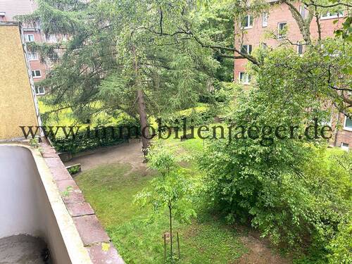 Balkonaussicht - 2 Zimmer Etagenwohnung in Hamburg