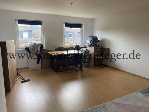Wohnzimmer rechts möbl. - 2 Zimmer Etagenwohnung in Hamburg