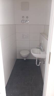 Zusätzliches seperates Gäste WC - 