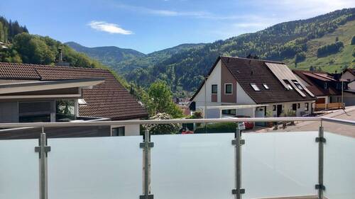 Aussicht Balkon - Etagenwohnung mit 85,80 m&sup2; in Todtnau zur Miete