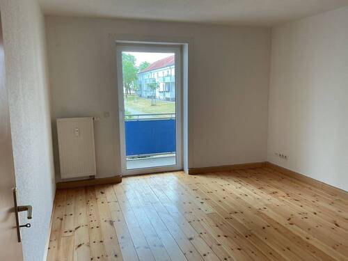 Wohnzimmer - Kaffee, Couch, Komfort - 2 Raum Wohnung mit Balkon sucht dich!