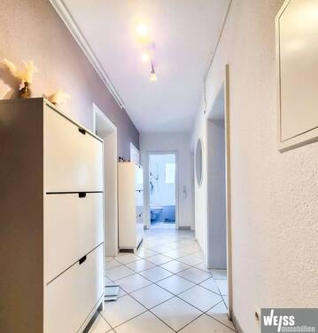 Flur - Etagenwohnung mit 75,00 m&sup2; in Würzburg zur Miete