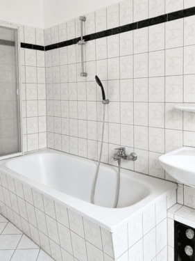 Bad_.png - Etagenwohnung mit 55,00 m&sup2; in Meerane zur Miete