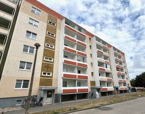 Aussenansicht - Nach Herrichtung ab 15.07.2026 3-Raum Wohnung mit Balkon zu vermieten.