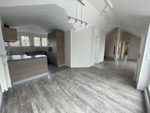 Willkommen in Ihrer Traumwohnung! - Ihr neues Zuhause: Stilvolle 3-Zimmer-Dachgeschosswohnung in Köpenick