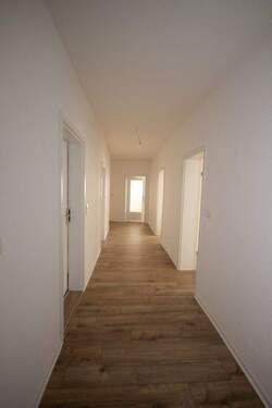 Flur1 - 5 Zimmer Etagenwohnung in Döbeln