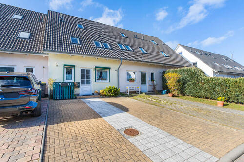 Zwei PKW-Stellplätze vor dem Haus - 