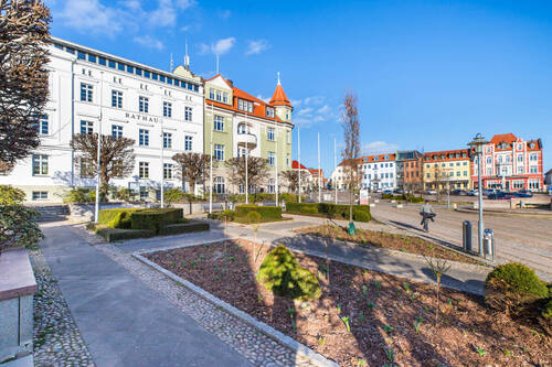 Rathaus und Marktplatz in Bergen - 